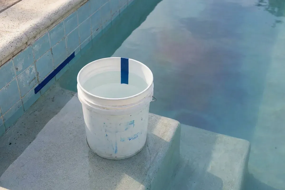 Bucket of water on a pool step for the bucket test
